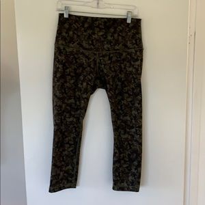 Lululemon Wunder Under Camo leggings SZ 10